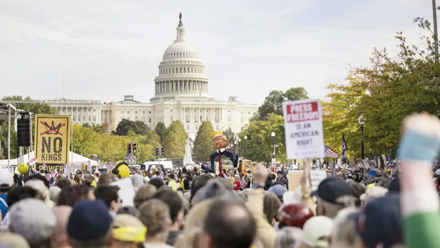 ABD’de ‘Krallara Hayır’ protestosu... Trump karşıtları sokağa döküldü