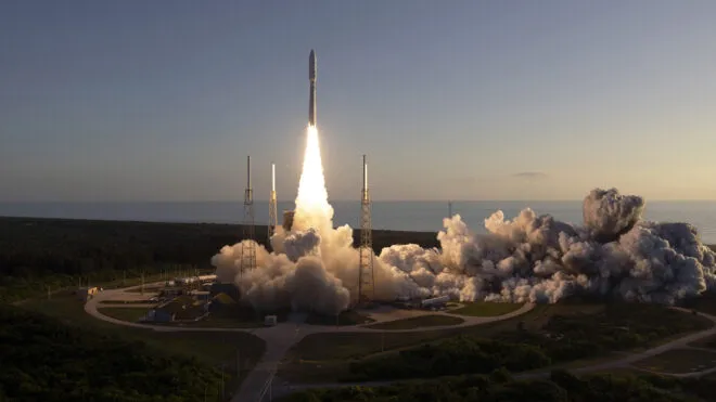 Amazon’un uzaydan internet sunan yeni uydularını yörüngeye SpaceX taşıyacak