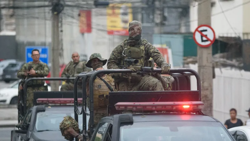 Brezilya'da uyuşturucu operasyonu: 4'ü polis 60 kişi hayatını kaybetti