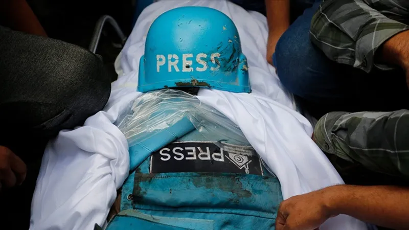 İsrail'in Gazze'de katlettiği gazeteci sayısı 221'e yükseldi