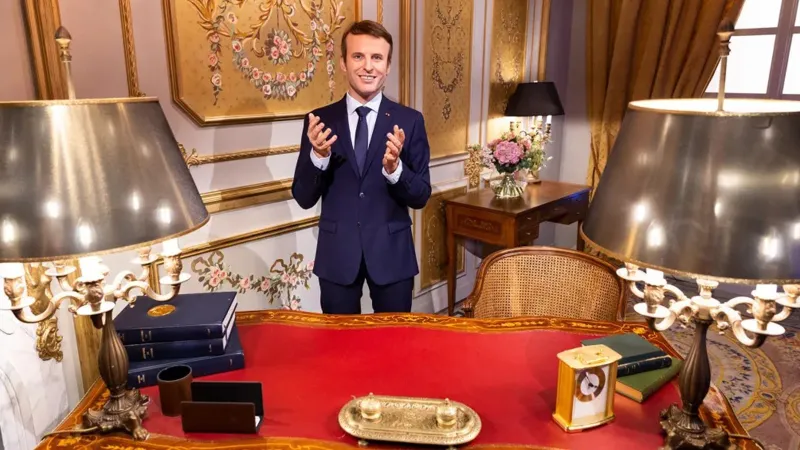 Macron'un bal mumu heykeli çalındı