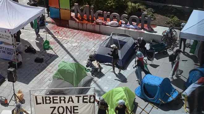 Microsoft'ta İsrail Protestosu! CEO'nun Odasını Basanlar Kovuldu