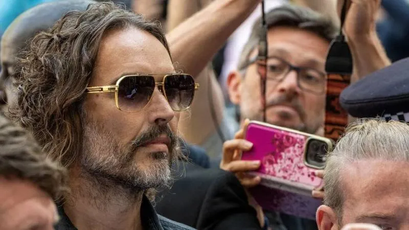 Russell Brand Şoku! Tecavüz İddiaları ile Hakim Karşısında!