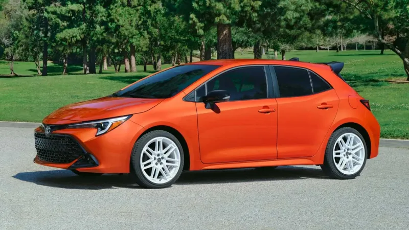 Toyota Corolla'dan Beyaz Jantlı Efsane Geri Döndü!