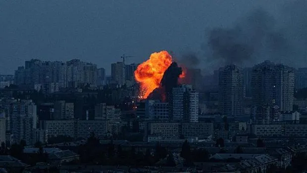 Rusya'dan Ukrayna'ya Füze Şoku! Misilleme mi, Savaş Suçu mu?