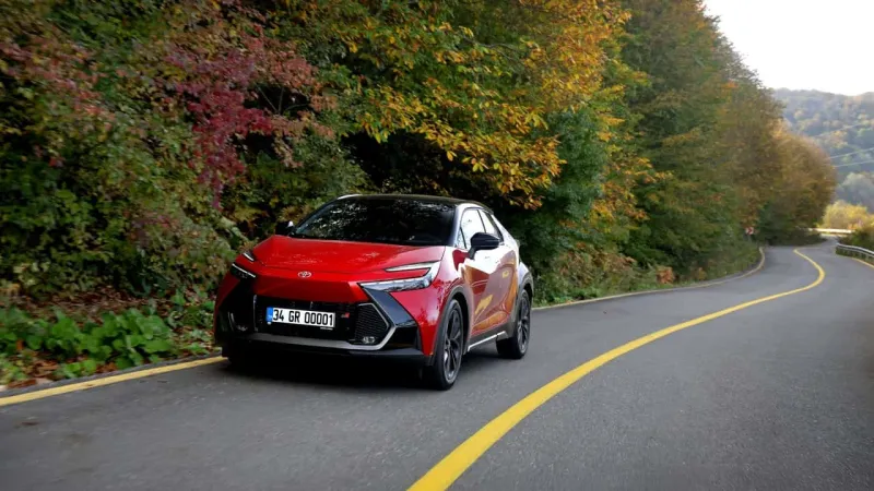 Toyota C-HR GR Sport Türkiye'de! Fiyatı Dudak Uçuklattı!