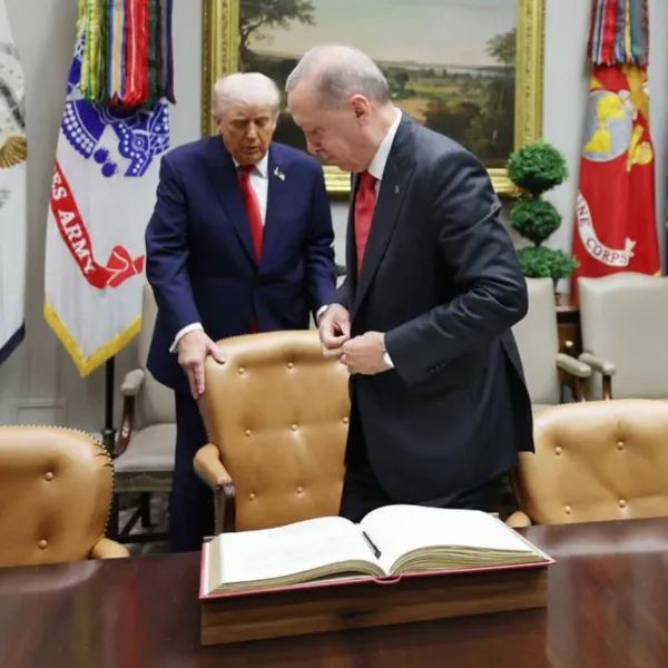 Trump’tan koltuk jesti 